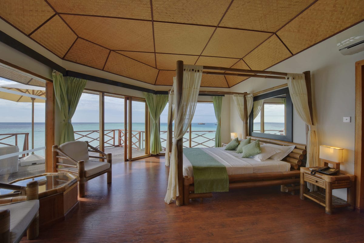 SFI-HRES-Safari_Island_Water_Bungalow6-e1540811782541.jpg